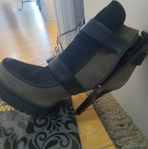 BCBG Generation ankle boot - Picture 3 of 11